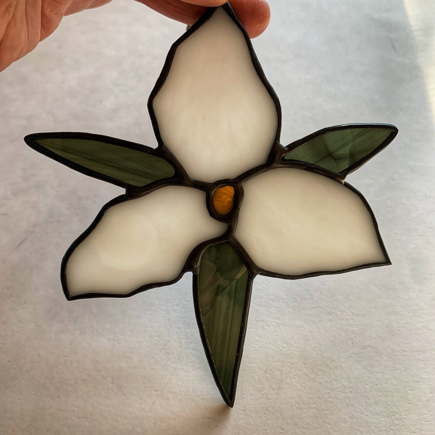 Trillium • Wispy White/Amber