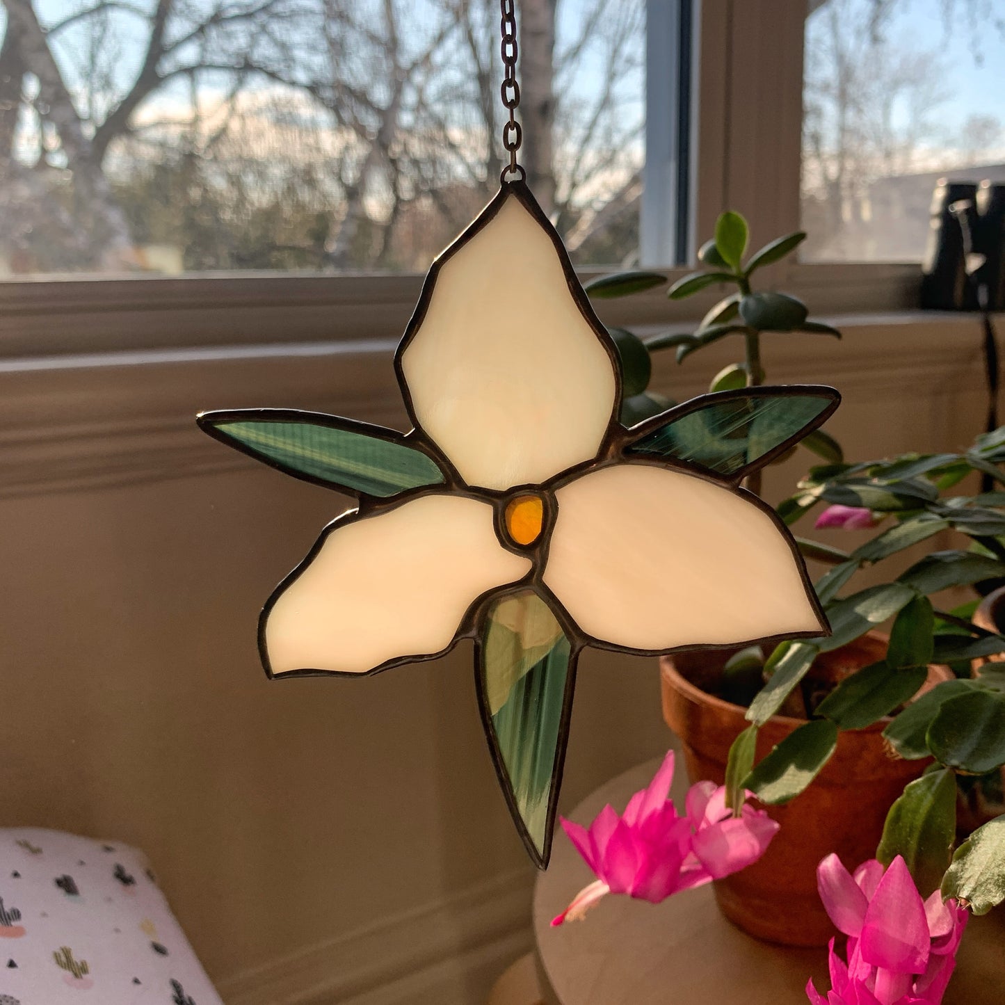 Trillium • Wispy White/Amber
