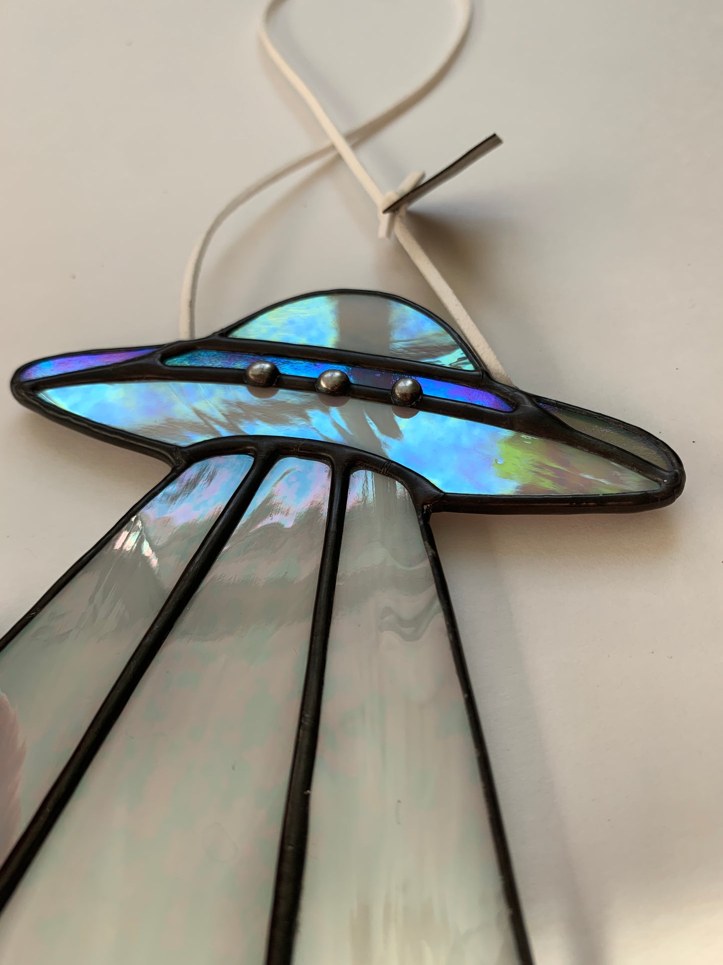 UFO • Iridescent Lilac and White