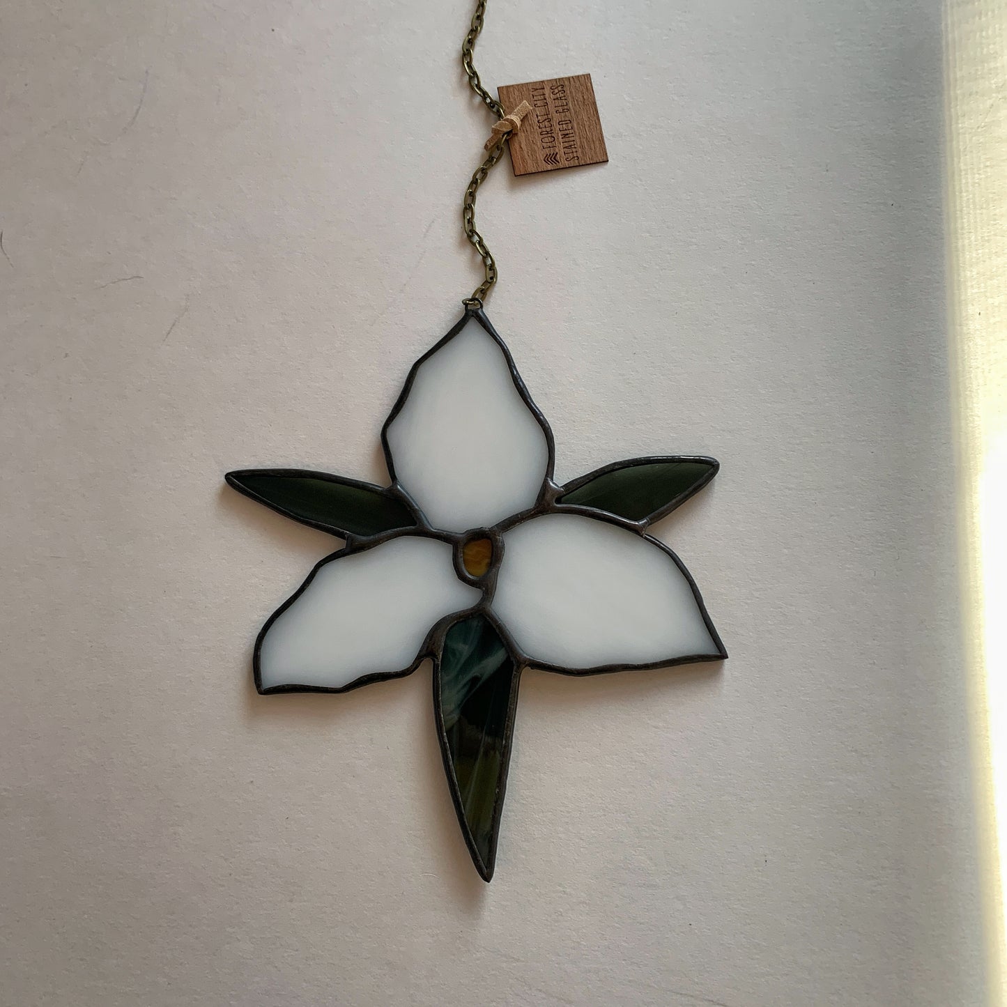 Trillium • Wispy White/Amber